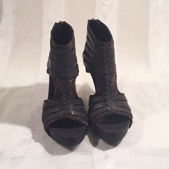 Almost New DONALD PLINER Leather Lace Bootie - Picture 2 of 8